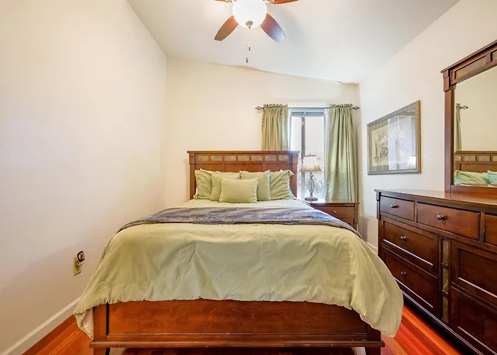 Desert View Pool & Hot Tub Holiday home