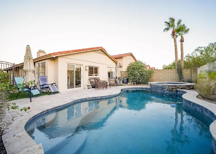 Desert View Pool & Hot Tub Holiday home